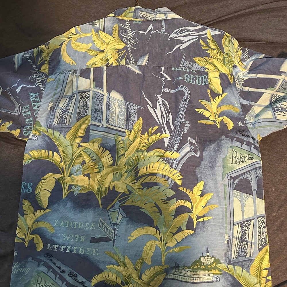 Vintage Tommy Bahama Button Up Shirt (Hawaiian/Camp Collar)
